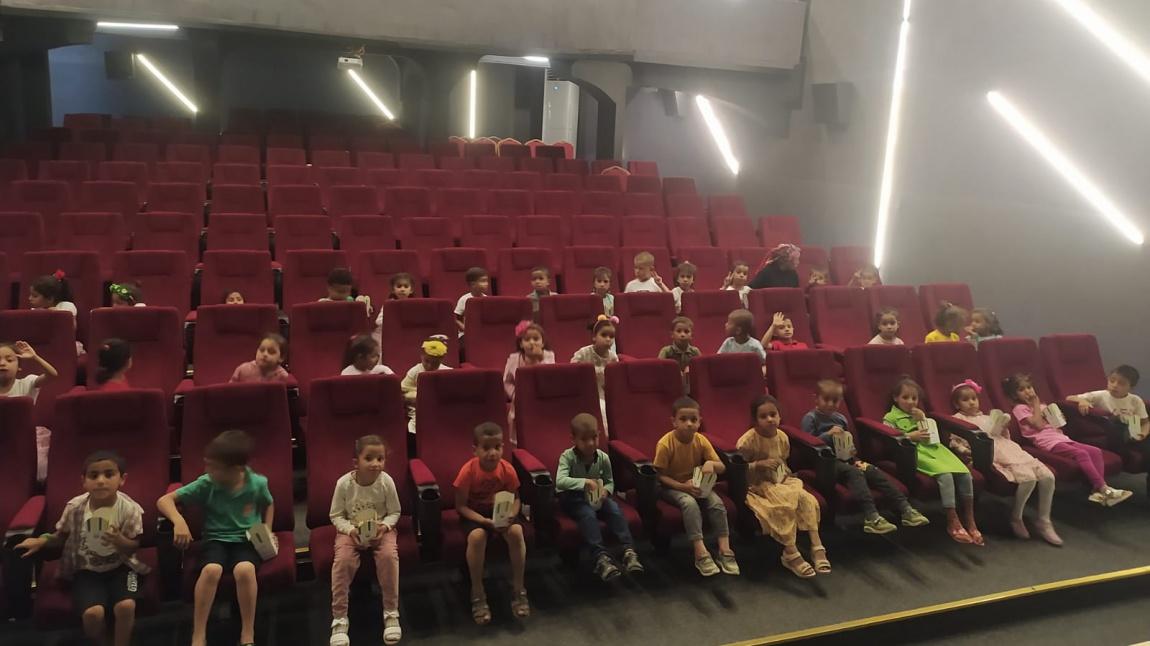 Anasınıfı öğrencilerimizle Şanlıurfa Büyükşehir Belediyesinin düzenlediği Şair Nabi Kültür Merkezinde ''Rafadan Tayfa'' Sinema etkinliğine katılım sağladık.